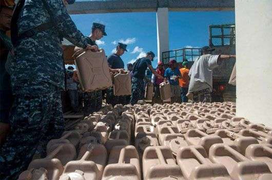 Hải quân Mỹ cung cấp nước sạch cho người dân Philippines như thế nào?