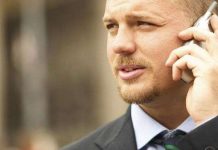 Nga thiết kế điện thoại điều khiển bằng mắt