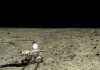 Robot tự hành của Trung Quốc tìm thấy đá lạ trên Mặt Trăng