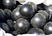 Bên trong 96 triệu quả bóng "cứu hạn" mà Mỹ sử dụng có gì?