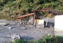 Vỡ bể chứa, cả trăm nghìn m3 bùn thải chì chảy ra sông Vỡ bể chứa, cả trăm nghìn m3 bùn thải chì chảy ra sông