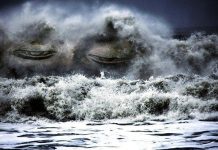 Sóng quái vật mạnh khủng khiếp chôn vùi tàu thuyền trên đại dương