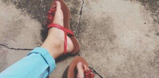 Giày thể thao, dép xỏ ngón, sandals đế bằng nguy hiểm cỡ nào?