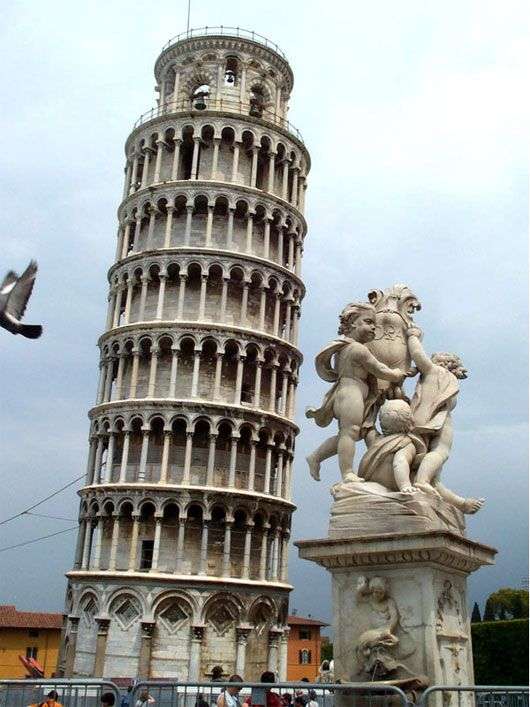 Tháp nghiêng Pisa - Kiến trúc kì lạ của thế giới
