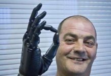 Bàn tay robot Bebionic3 - Tương lai của Cyborg không còn xa