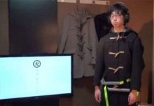 Áo khoác tạo cảm giác "bạn gái ôm"