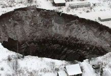 Hố tử thần khổng lồ ở Nga