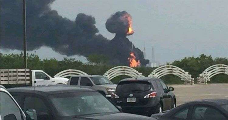 Tên lửa SpaceX bất ngờ nổ tung ngay trước giờ phóng