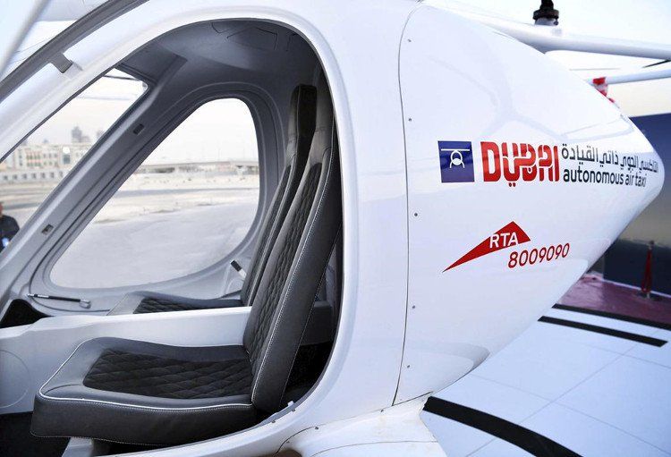 Taxi bay đầu tiên trên thế giới ở Dubai