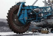 Chiếc cưa máy khổng lồ có thể san phẳng cả ngọn núi than