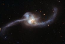 Nút thắt hình thành từ hai thiên hà va vào nhau