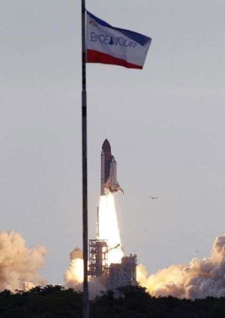 Cận cảnh chuyến bay cuối cùng của tàu con thoi Endeavor