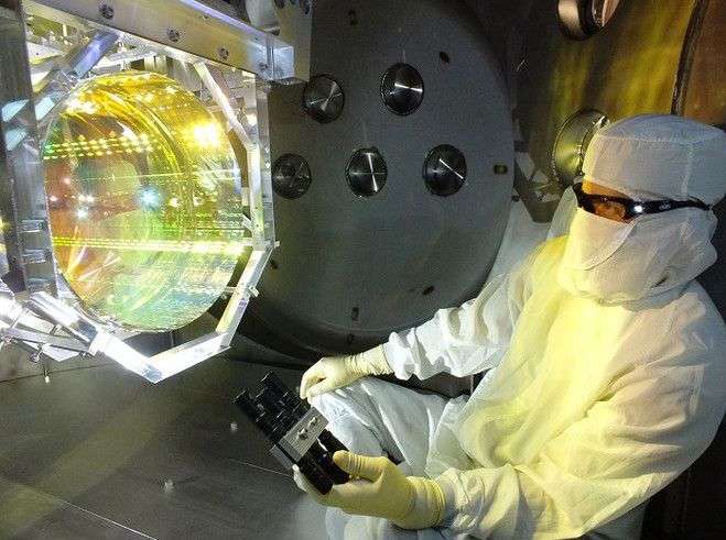 Hệ thống quang học của máy dò sóng hấp dẫn LIGO