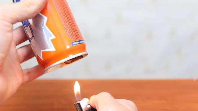 Bạn đã biết cách chế bật lửa từ lon nước ngọt chưa?