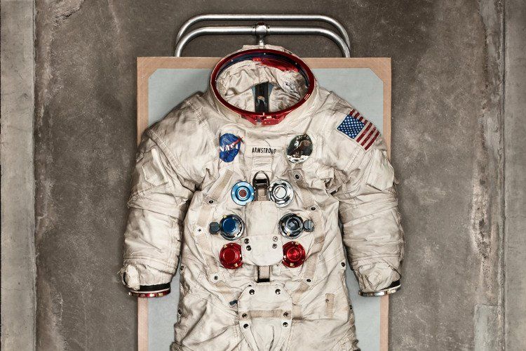 Bất ngờ với nơi sản xuất ra bộ đồ du hành vũ trụ của Neil Armstrong