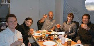 Ăn thử thực phẩm mang lên sao Hỏa