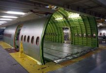 Vì sao cửa sổ trên máy bay không thẳng hàng với ghế ngồi?