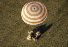 Tàu vũ trụ Soyuz của Nga trở về Trái đất Tàu vũ trụ Soyuz của Nga trở về Trái đất