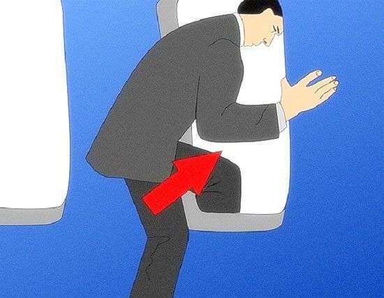 Phản ứng cơ thể khi máy bay rơi và cách “thoát thân”