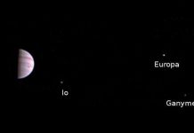 Tàu thăm dò Juno gửi hình ảnh đầu tiên chụp sao Mộc về Trái đất