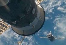 Tàu vũ trụ Liên hợp-M lắp ráp thành công với ISS Tàu vũ trụ Liên hợp-M lắp ráp thành công với ISS