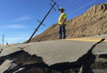 Một con đường tại California bị biến dạng nặng nề không rõ nguyên nhân Một con đường tại California bị biến dạng nặng nề không rõ nguyên nhân