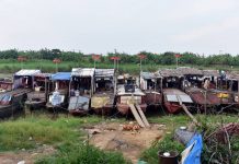 Máy phát điện "chậu nhựa" độc đáo ở làng chài ven sông