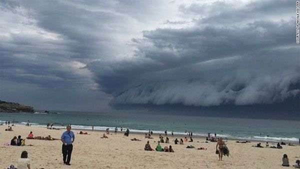 Đám mây khổng lồ kỳ quái xuất hiện trên bầu trời Sydney