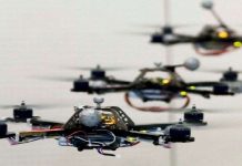 Robot bay siêu nhỏ xây dựng "tháp khổng lồ"