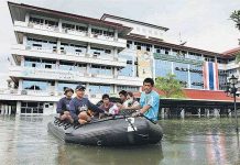 Thái Lan: Lũ lụt khiến hàng trăm nhà máy đóng cửa, bệnh viện sơ tán