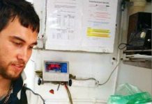 Tôm sú khổng lồ dài hơn cẳng tay sa lưới ngư dân Australia Tôm sú khổng lồ dài hơn cẳng tay sa lưới ngư dân Australia