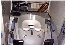 Toilet trên tàu vũ trụ có gì lạ?