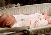 Nút áo thông minh giám sát giấc ngủ của trẻ