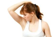 Vì sao nách có mùi “khó ngửi”?