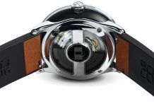 Đồng hồ thông minh tự sạc đầu tiên trên thế giới