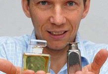 Lần đầu tạo ra hợp kim thủy tinh