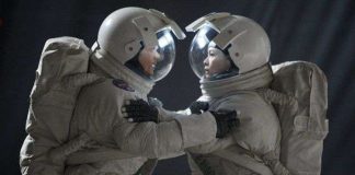 Con người sinh sản ngoài vũ trụ dễ hay khó?