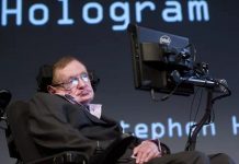 Stephen Hawking bị tố "hoang đường" vì khuyên loài người rời Trái Đất