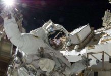 Ấn tượng bức ảnh con người “chạm” mặt trời