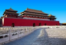 Giải mã bí ẩn về chiếc cà vạt đỏ của Tổng thống Mỹ Donald Trump Giải mã bí ẩn về chiếc cà vạt đỏ của Tổng thống Mỹ Donald Trump