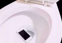 Cách duy nhất để cứu sống điện thoại khi gặp nước