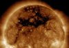 Phát hiện lỗ nhật hoa khổng lồ trên Mặt Trời