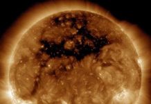 Phát hiện lỗ nhật hoa khổng lồ trên Mặt Trời