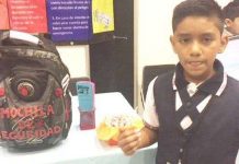 Cậu học sinh 11 tuổi phát minh ba lô chống đạn Cậu học sinh 11 tuổi phát minh ba lô chống đạn