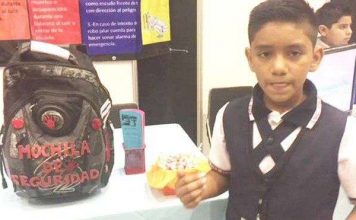 Cậu học sinh 11 tuổi phát minh ba lô chống đạn