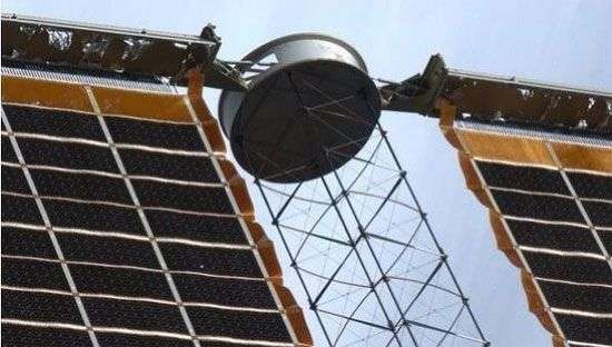 ISS hứng “đạn vũ trụ”