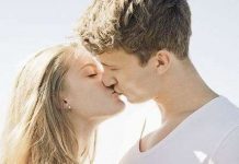 Tại sao chúng ta thường nhắm mắt khi hôn?