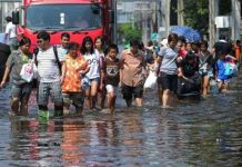 Nước lụt tiến sâu vào Bangkok