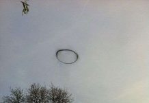 Vòng tròn đen bí ẩn trên bầu trời Anh