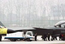 "Siêu" máy bay trình diễn trên bầu trời Trung Quốc